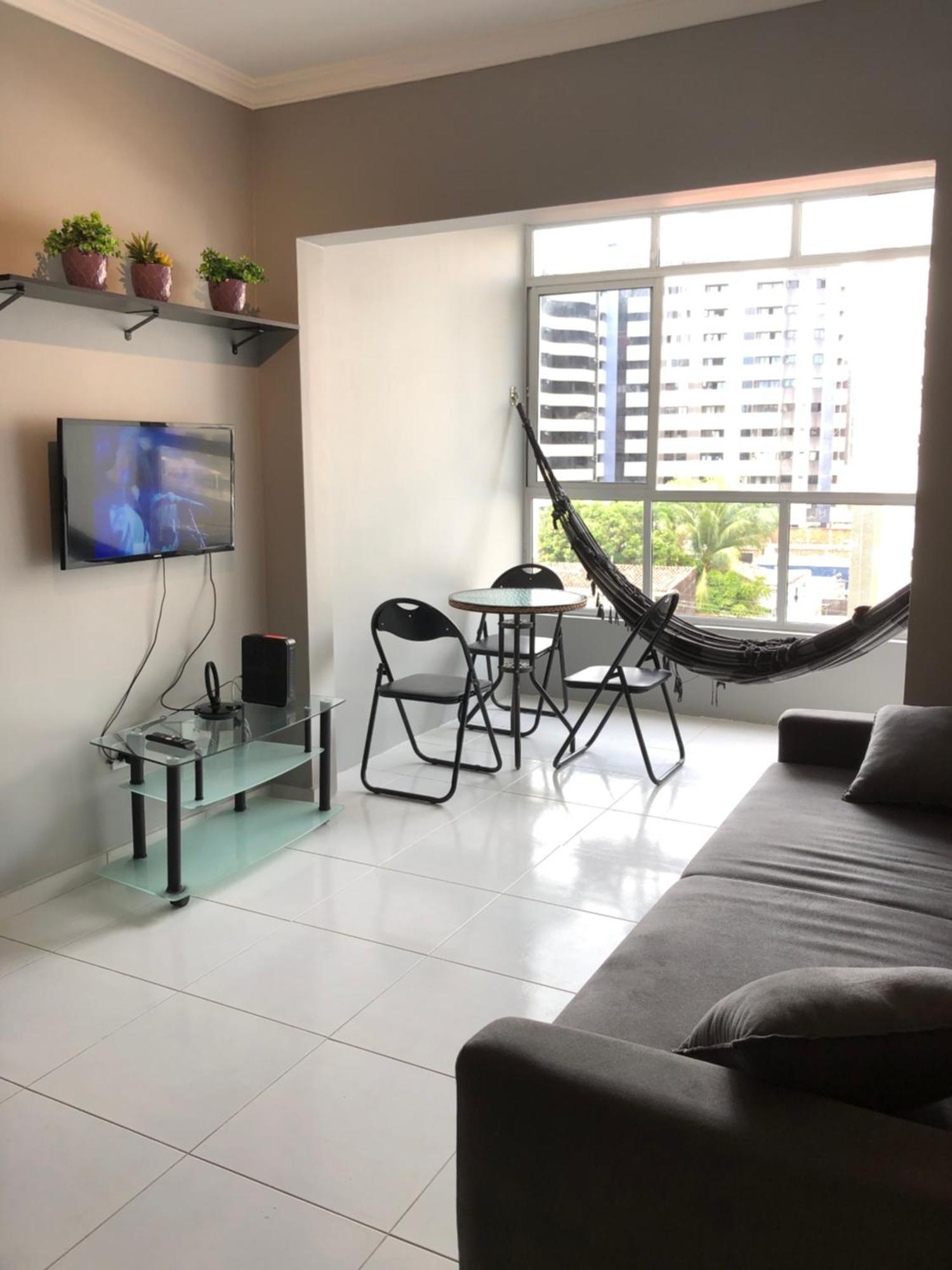 Apartamento Apt A 150m Da Faixa De Da Ponta Com 2 Quartos 2 Banheiros Cozinha Sala De Estar Garagem Coberta 2 Elevadores Portaria 24h Recentemente Reformado Acomoda Ate 5 Pessoas *