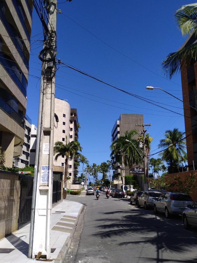 Apt A 150m Da Faixa De Da Ponta Com 2 Quartos 2 Banheiros Cozinha Sala De Estar Garagem Coberta 2 Elevadores Portaria 24h Recentemente Reformado Acomoda Ate 5 Pessoas Maceió